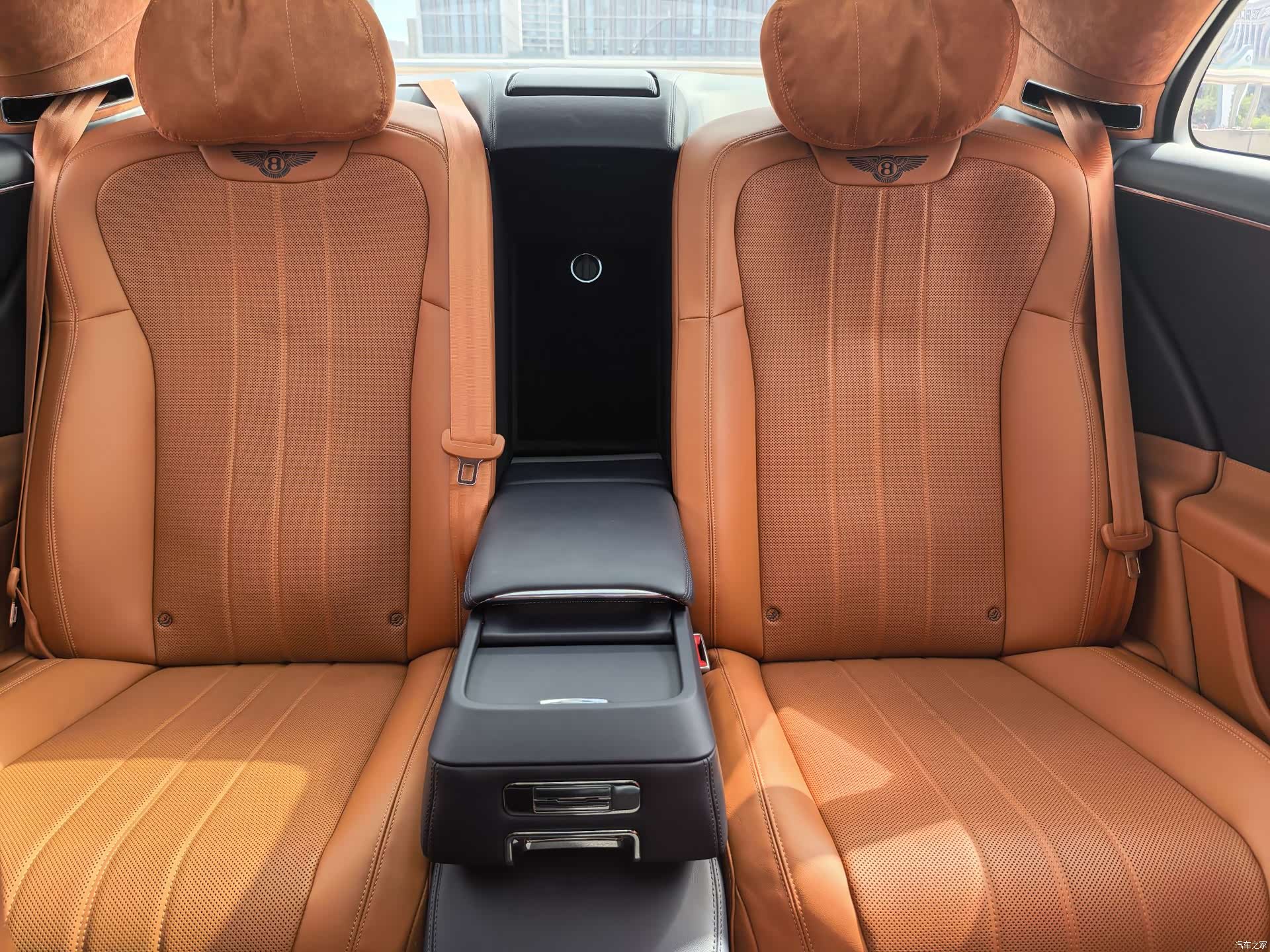 Bentley Flying Spur, 2023 17