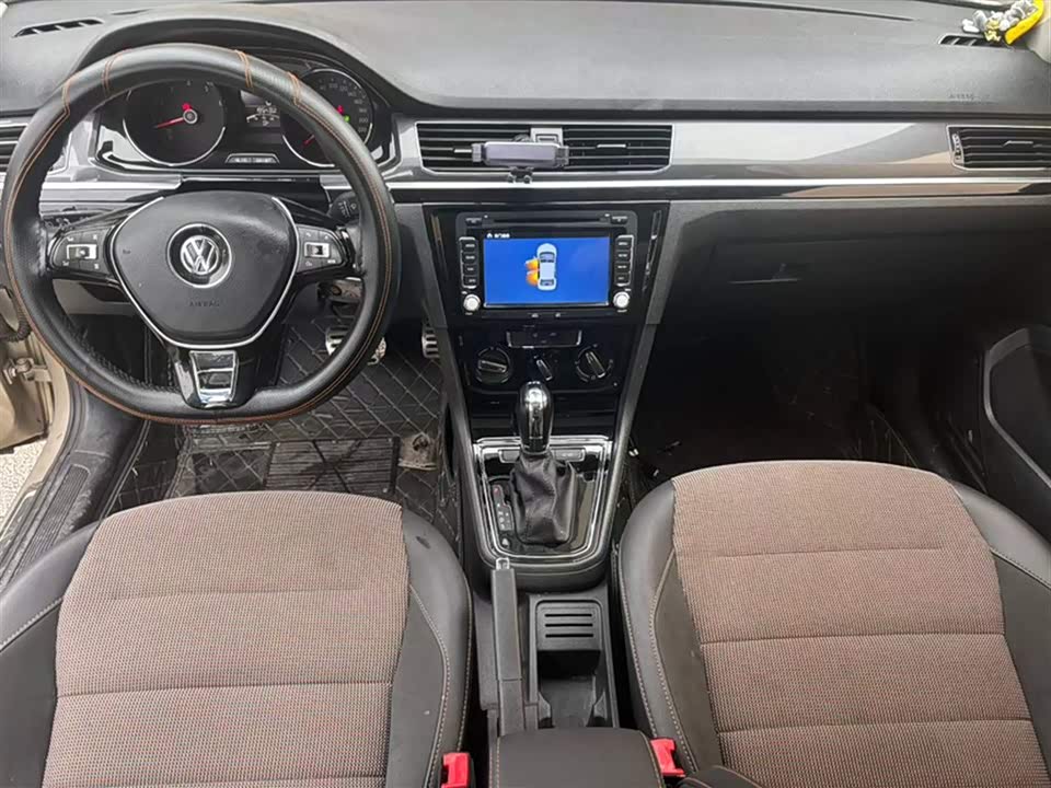 Volkswagen C-TREK Wei Collar