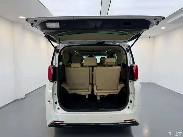 Toyota Alphard, 2021 12