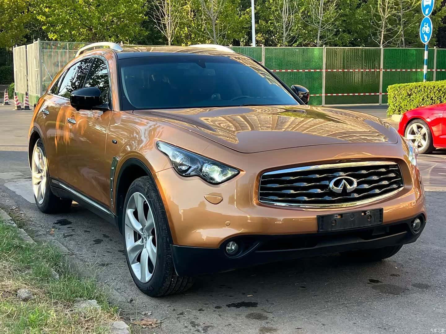 Infiniti FX35, 2012 3