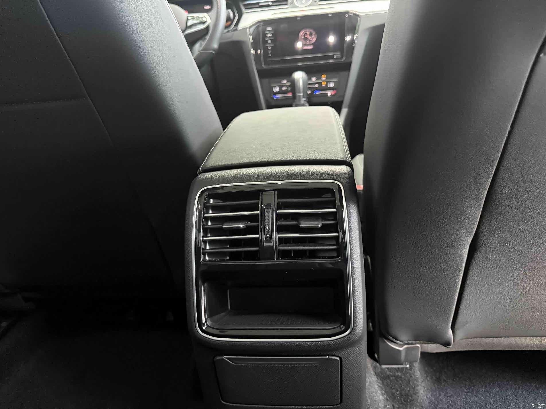 Volkswagen Magotan, 2024 10