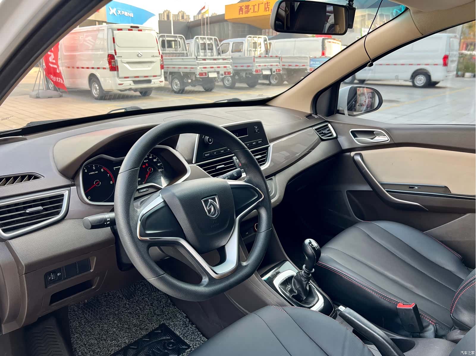 Wuling 310W, 2017 4