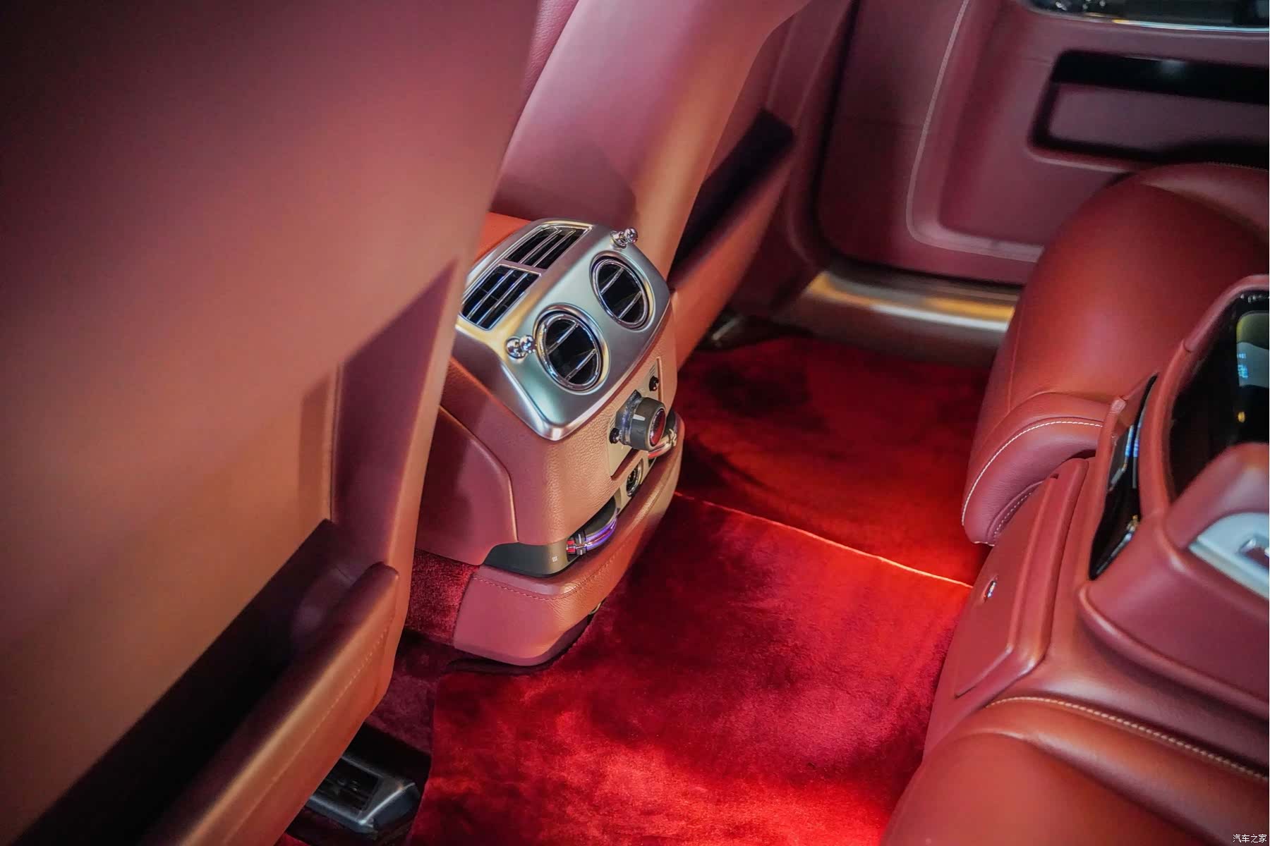 Rolls-Royce Ghost, 2018 11