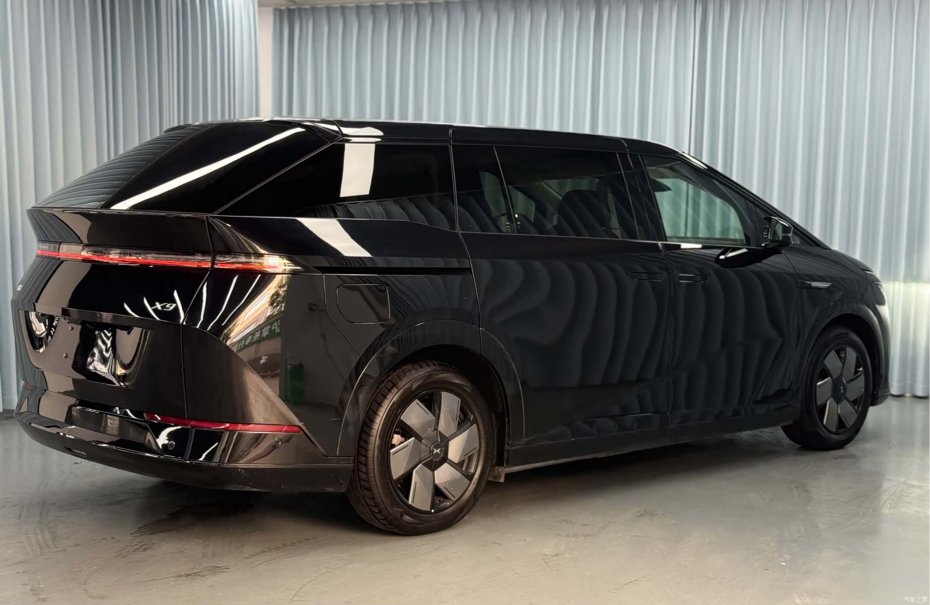 Xpeng X9, 2024 9