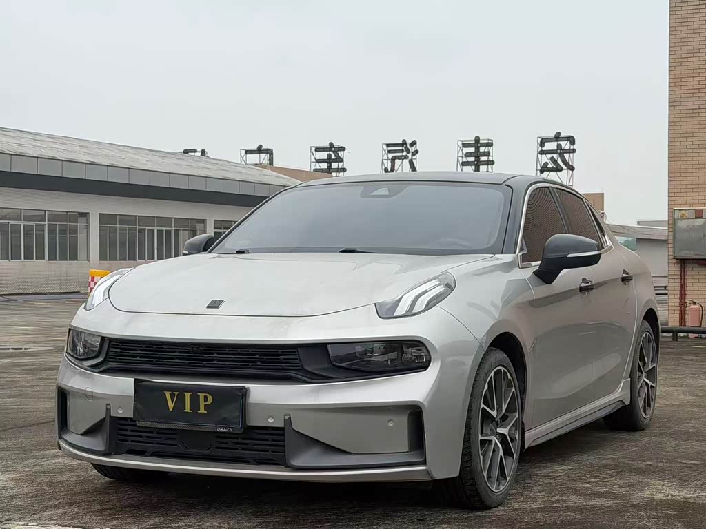 Lynk & Co 03