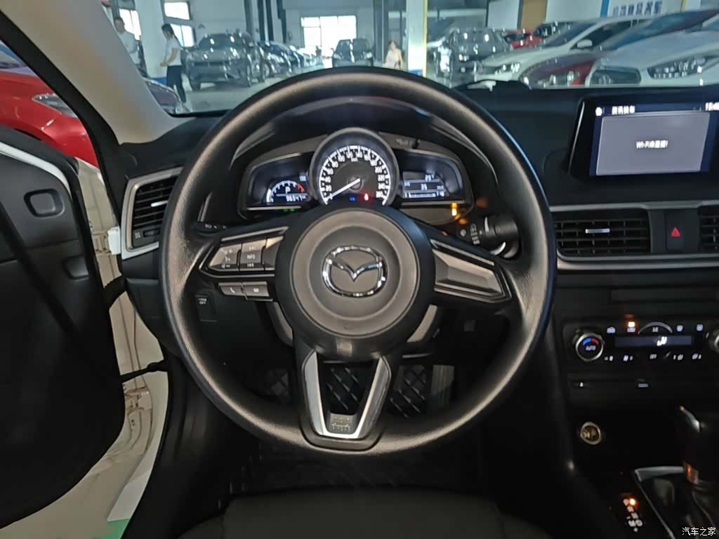 Mazda Mazda3, 2017 11