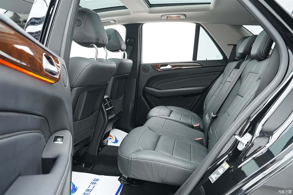 Mercedes-Benz M-Class, 2015 12