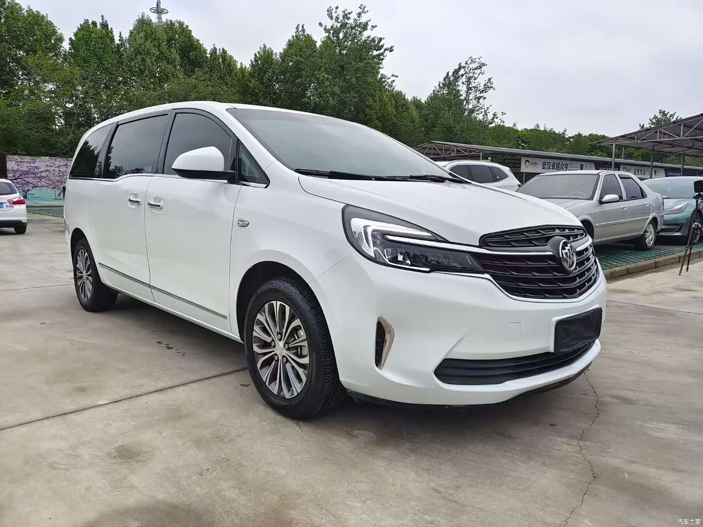 Buick GL8, 2020 3