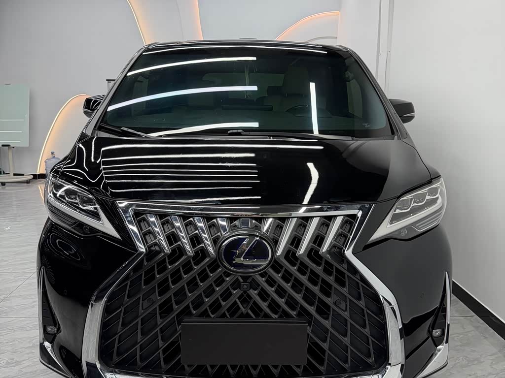 Lexus LM