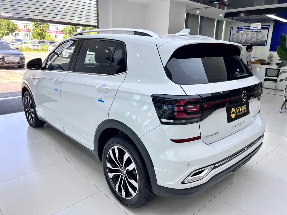 Volkswagen Exploring the shadow