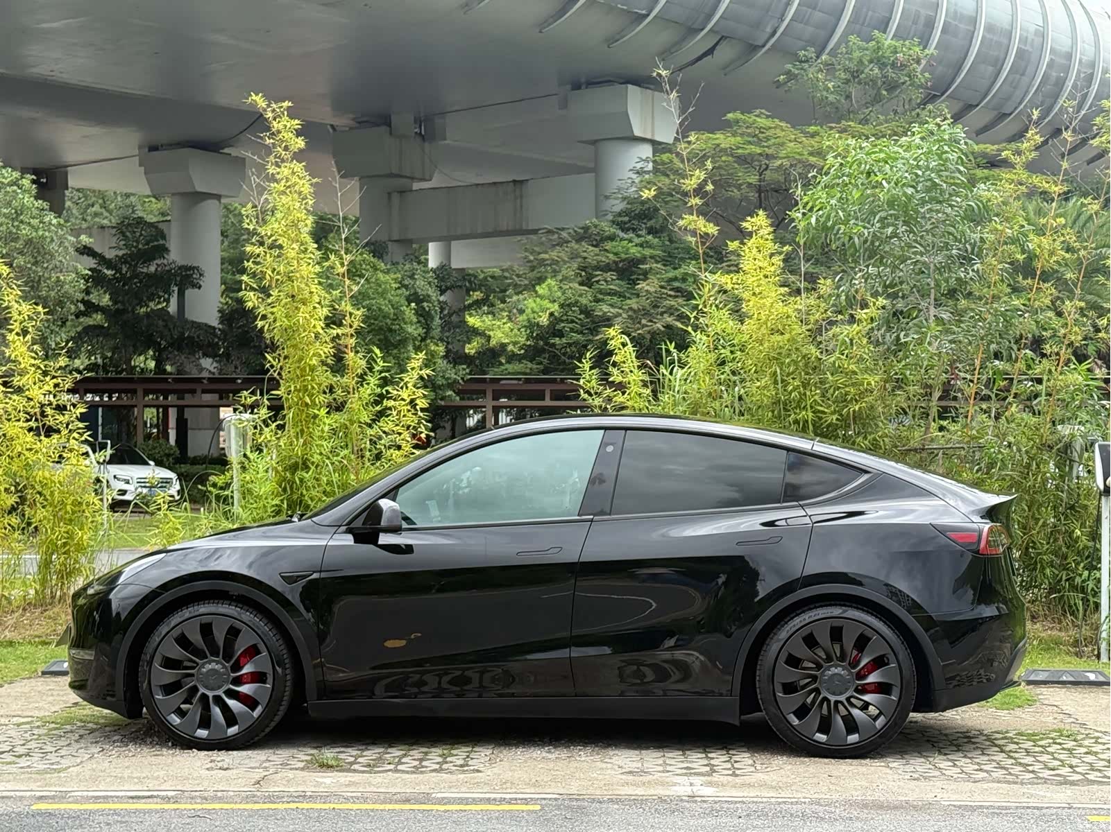Tesla Model Y, 2021 3