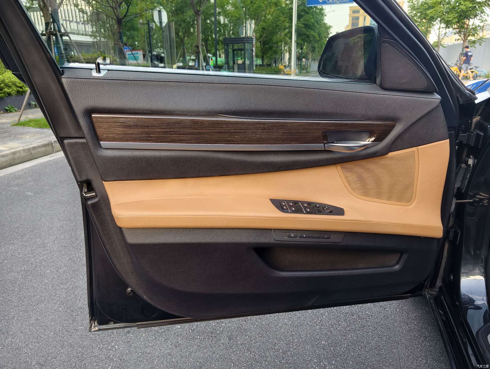 BMW 7 Series, 2011 13