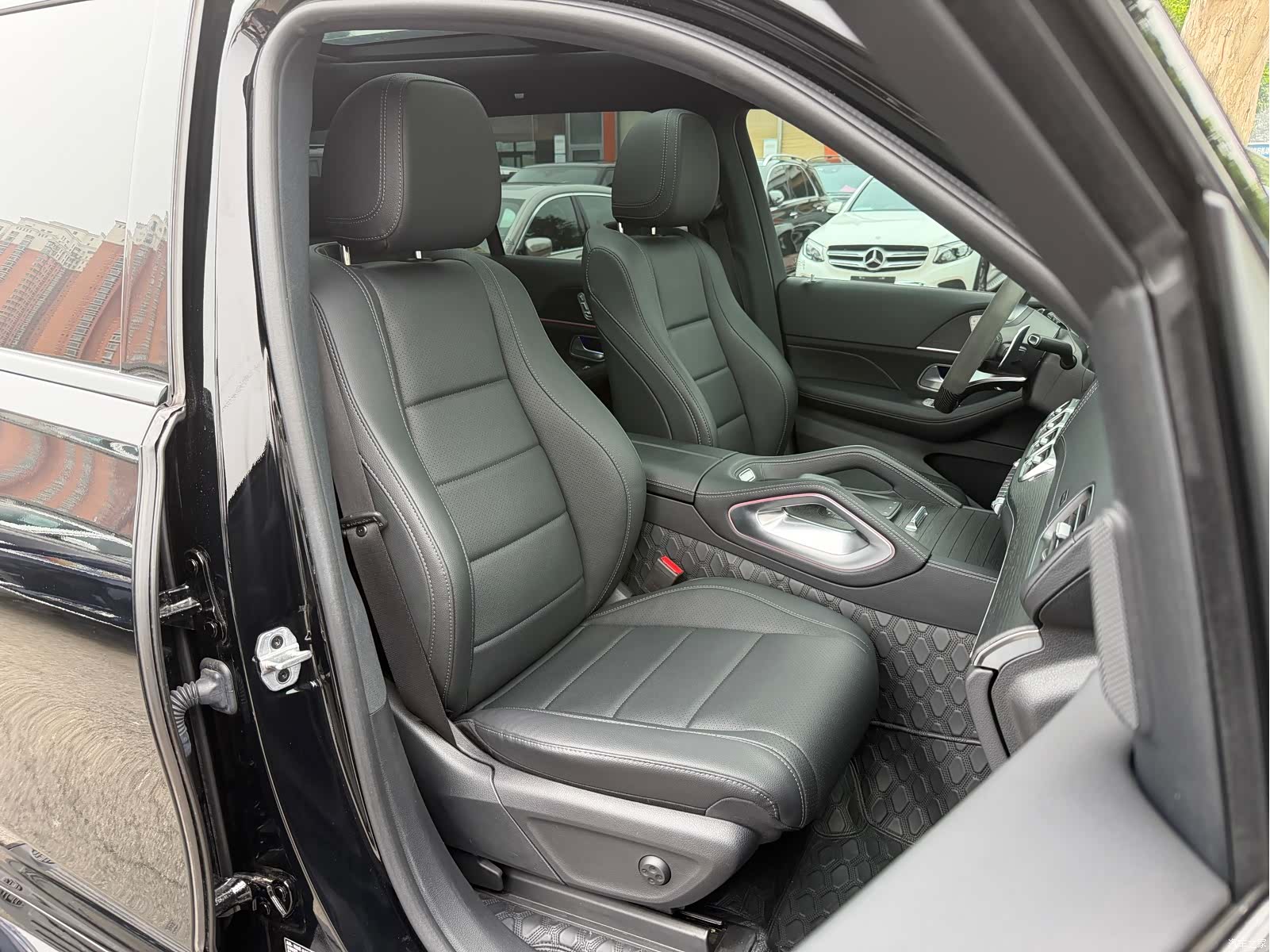 Mercedes-Benz GLS, 2022 12