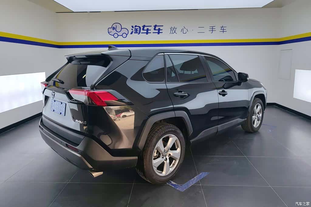 Toyota RAV4, 2023 3
