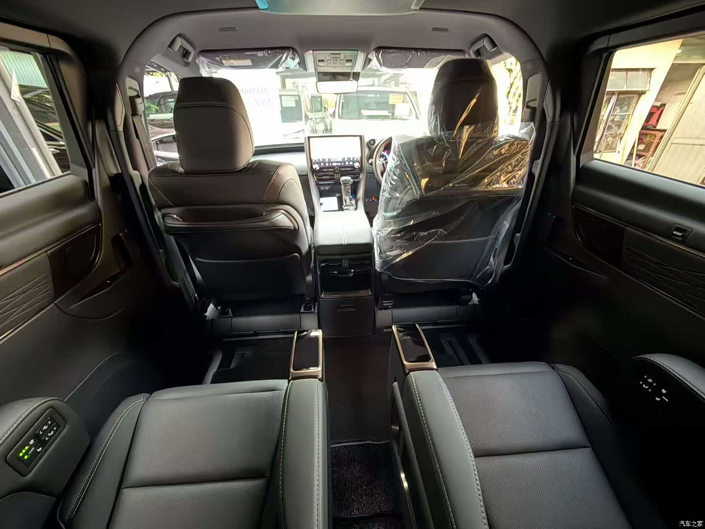 Toyota Alphard, 2023 8