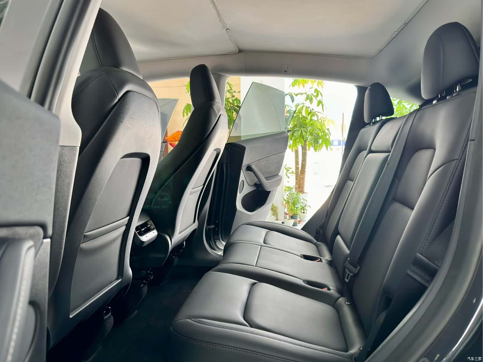 Tesla Model Y, 2024 10