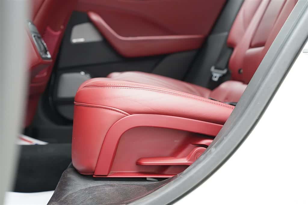 Maserati Levante, 2018 11