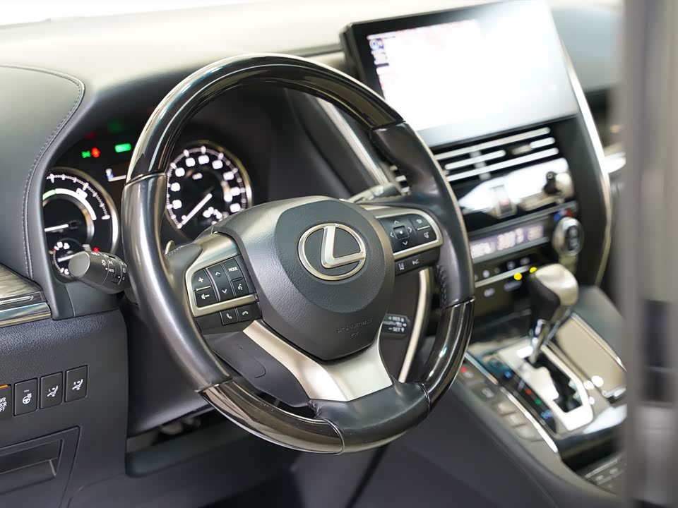 Lexus LM Lexus LM