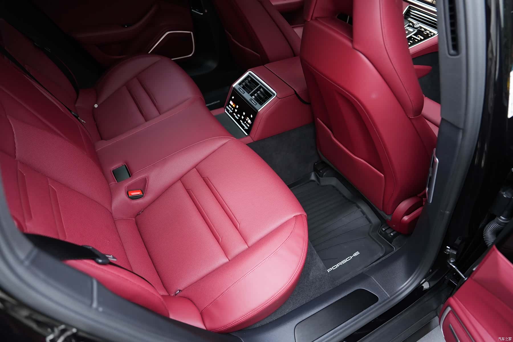 Porsche Panamera, 2023 30