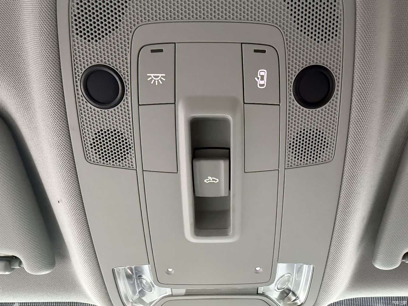 Audi Q2L, 2023 16