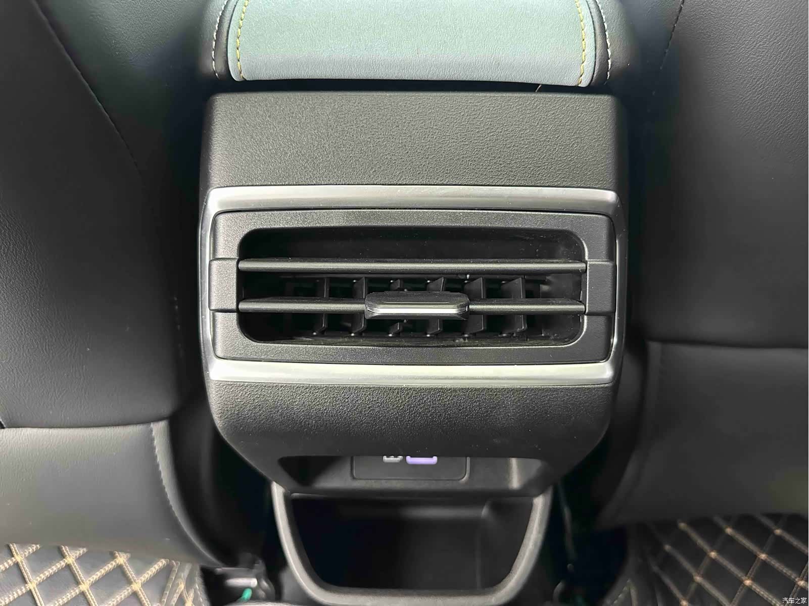 Geely Emgrand, 2022 13