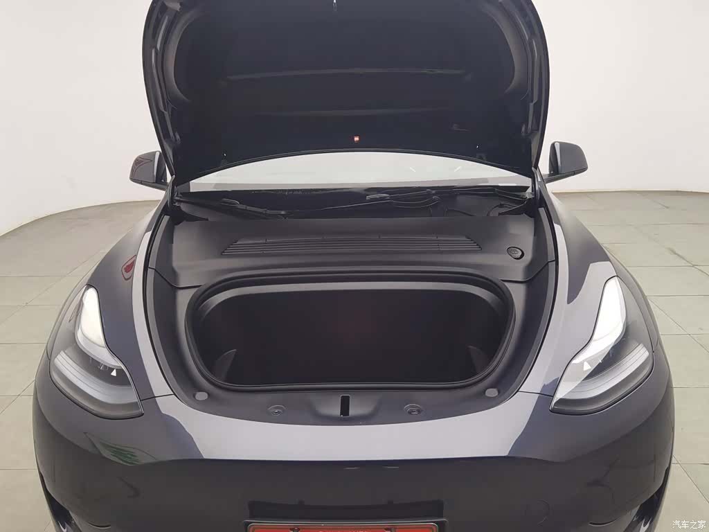Tesla Model Y, 2024 6