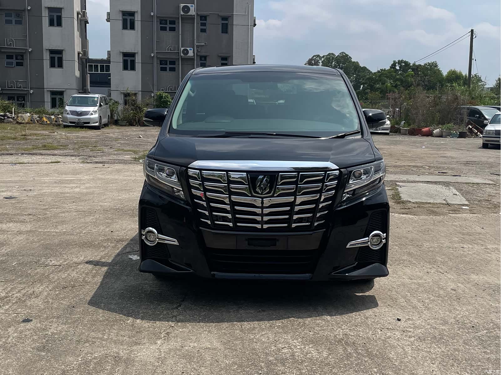 Toyota Alphard, 2016 1