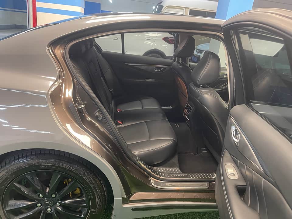 Infiniti Q50L