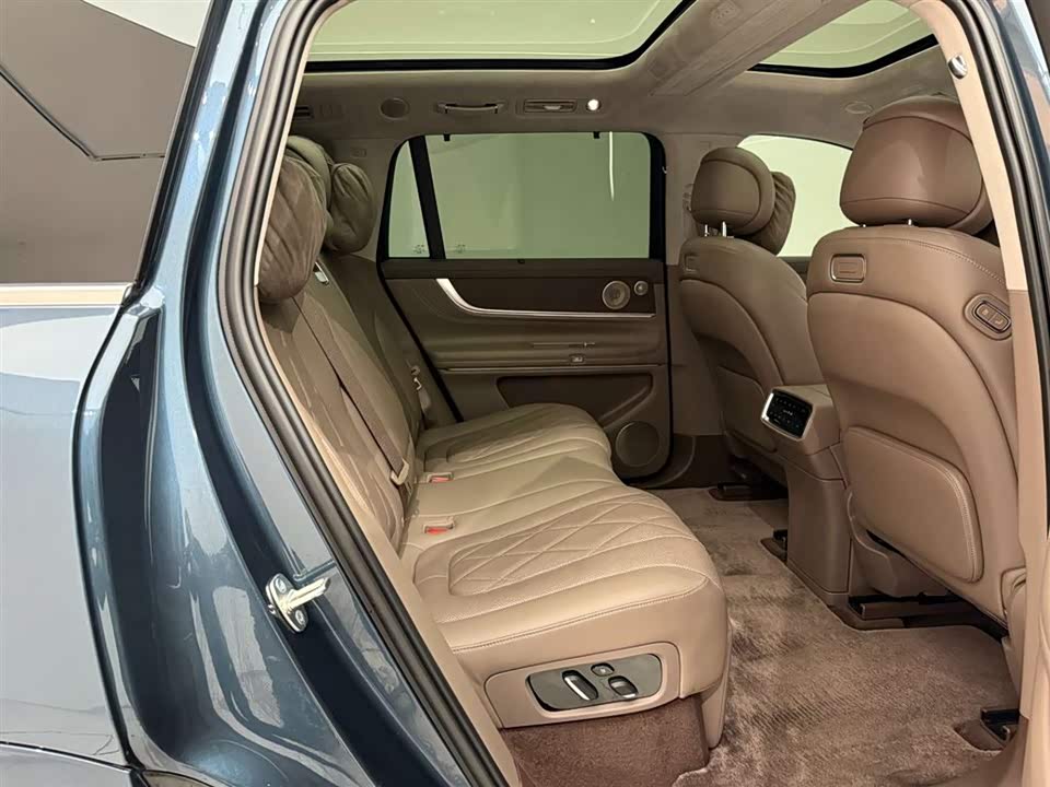 AITO Ask the world M9