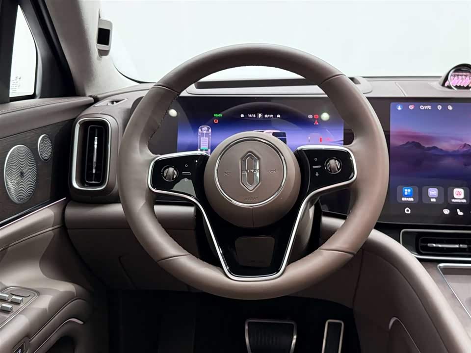 AITO Ask the world M9