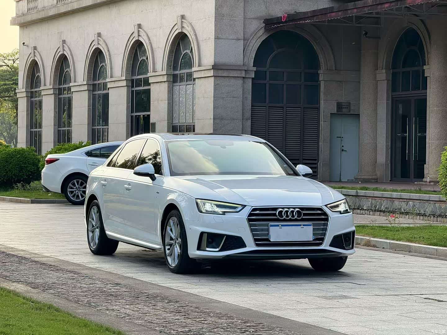 Audi A4L, 2019 3
