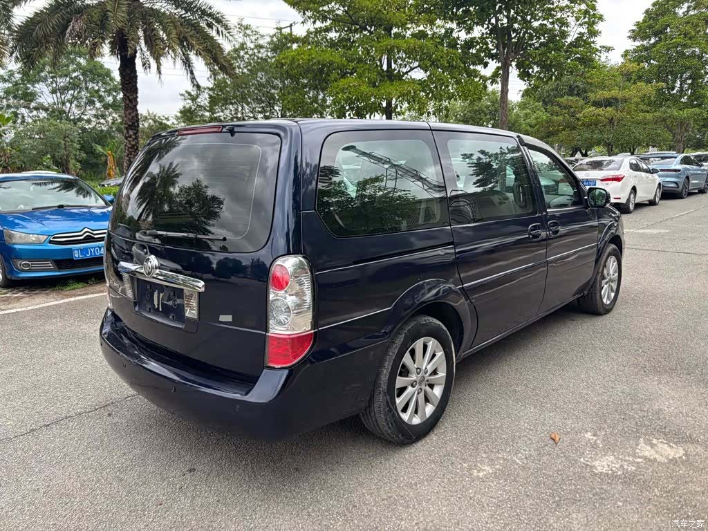 Buick GL8, 2013 7