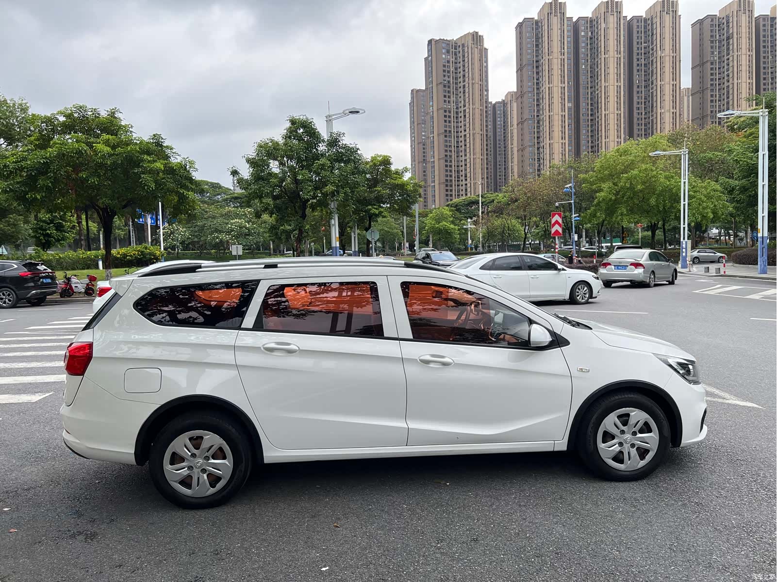 Wuling 310W, 2018 все фото