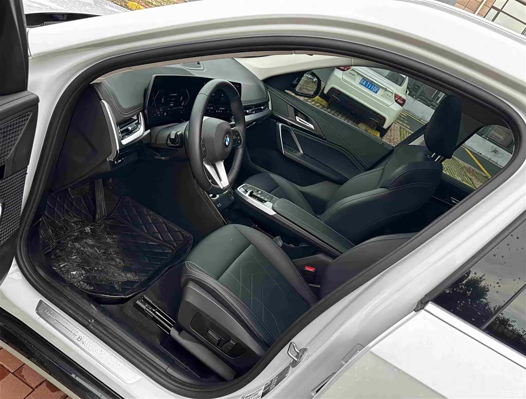 BMW X1, 2023 все фото