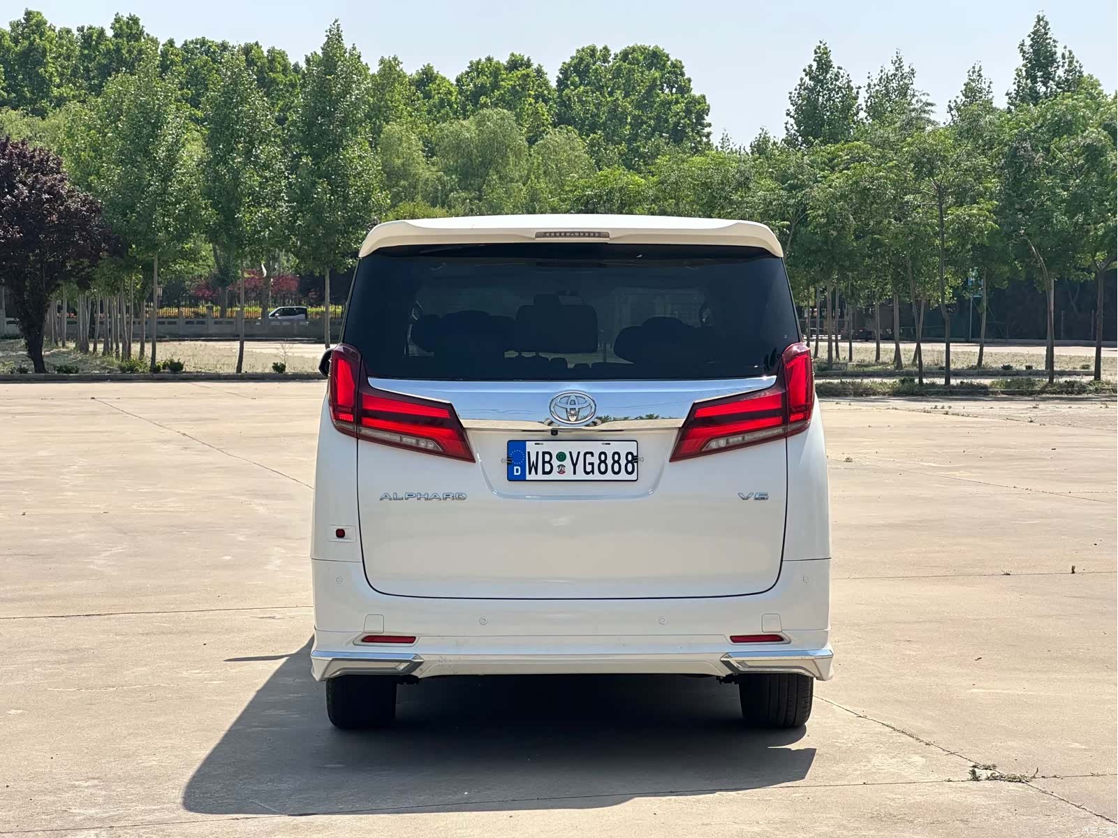 Toyota Alphard, 2011 все фото