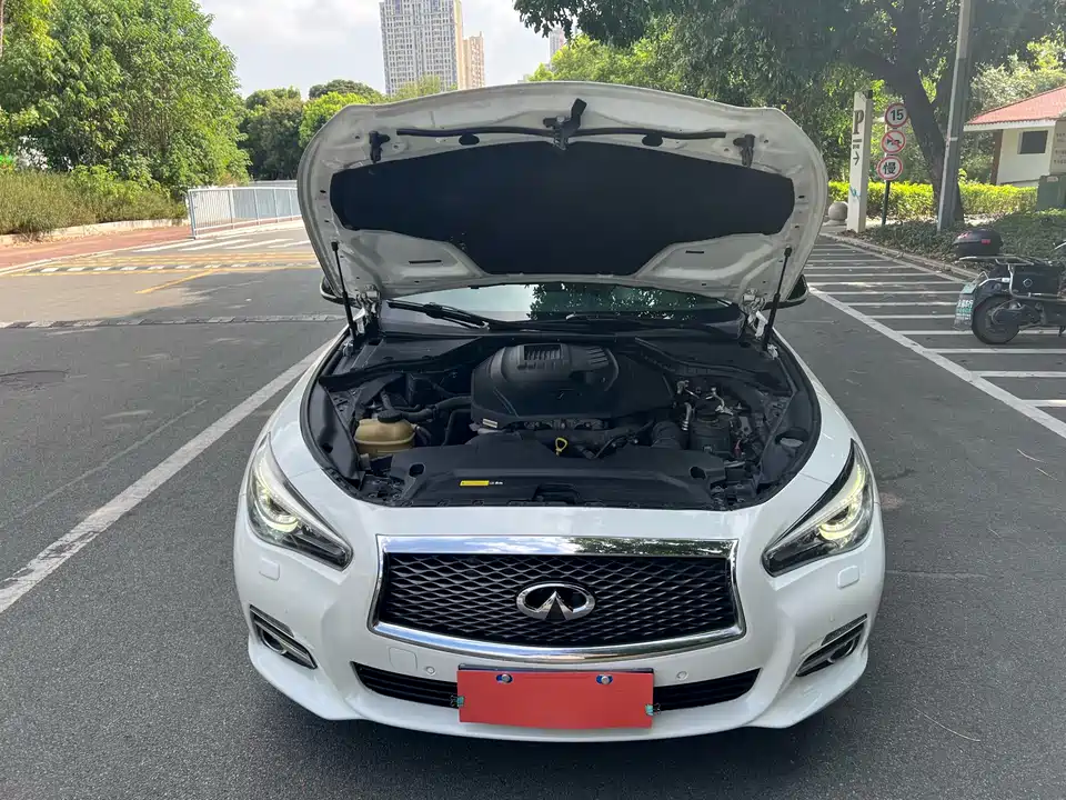Infiniti Q50L