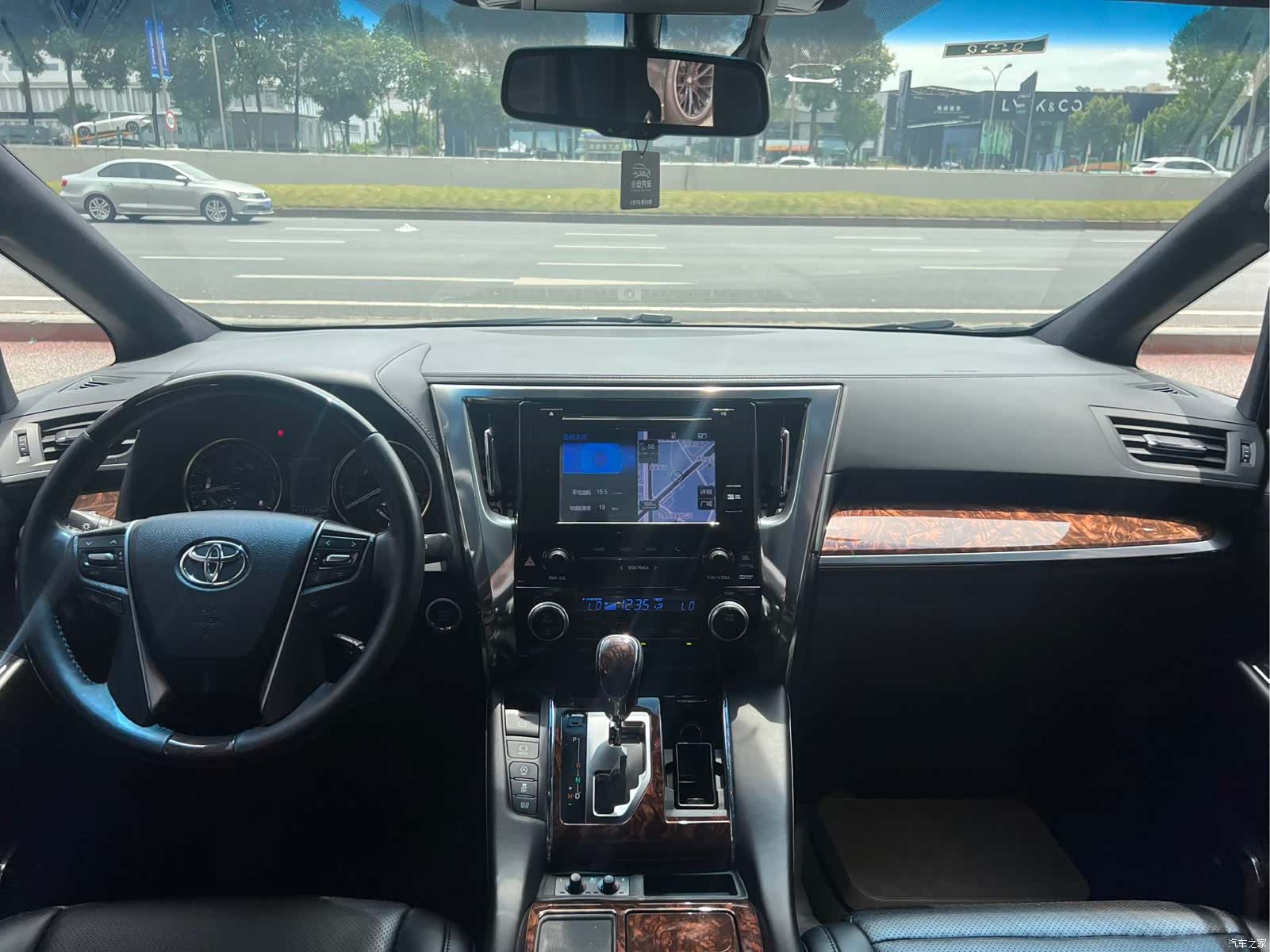 Toyota Alphard, 2018 13