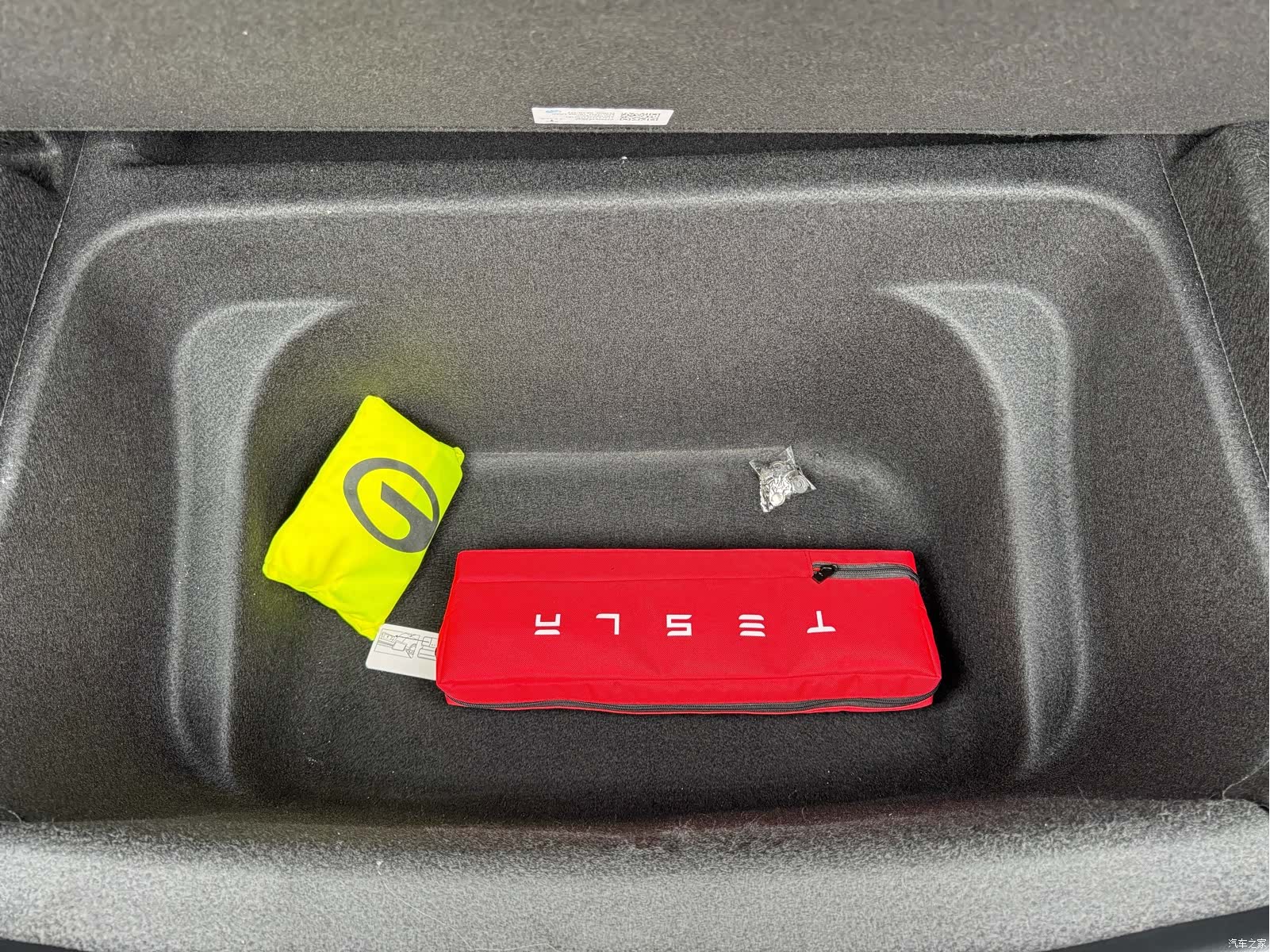 Tesla Model Y, 2023 20