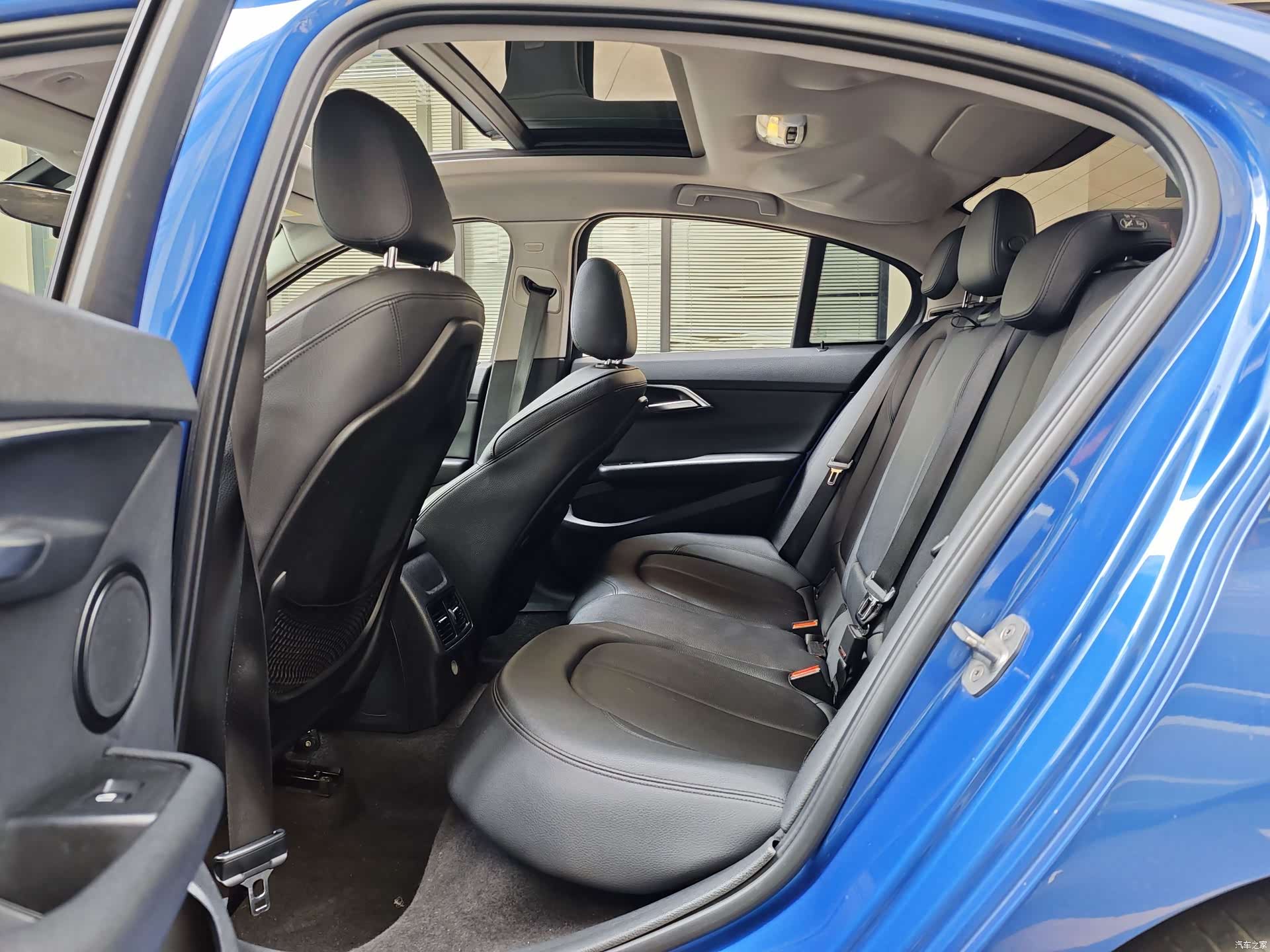 BMW 1 Series, 2018 все фото