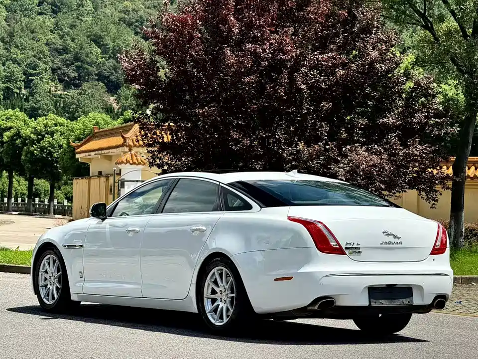 Jaguar XJ Jaguar XJ