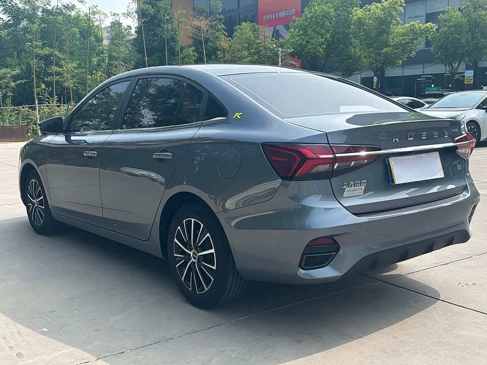 Roewe i5