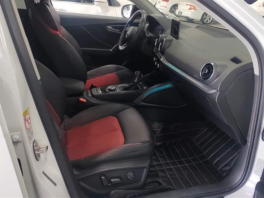 Audi Q2L Audi Q2L