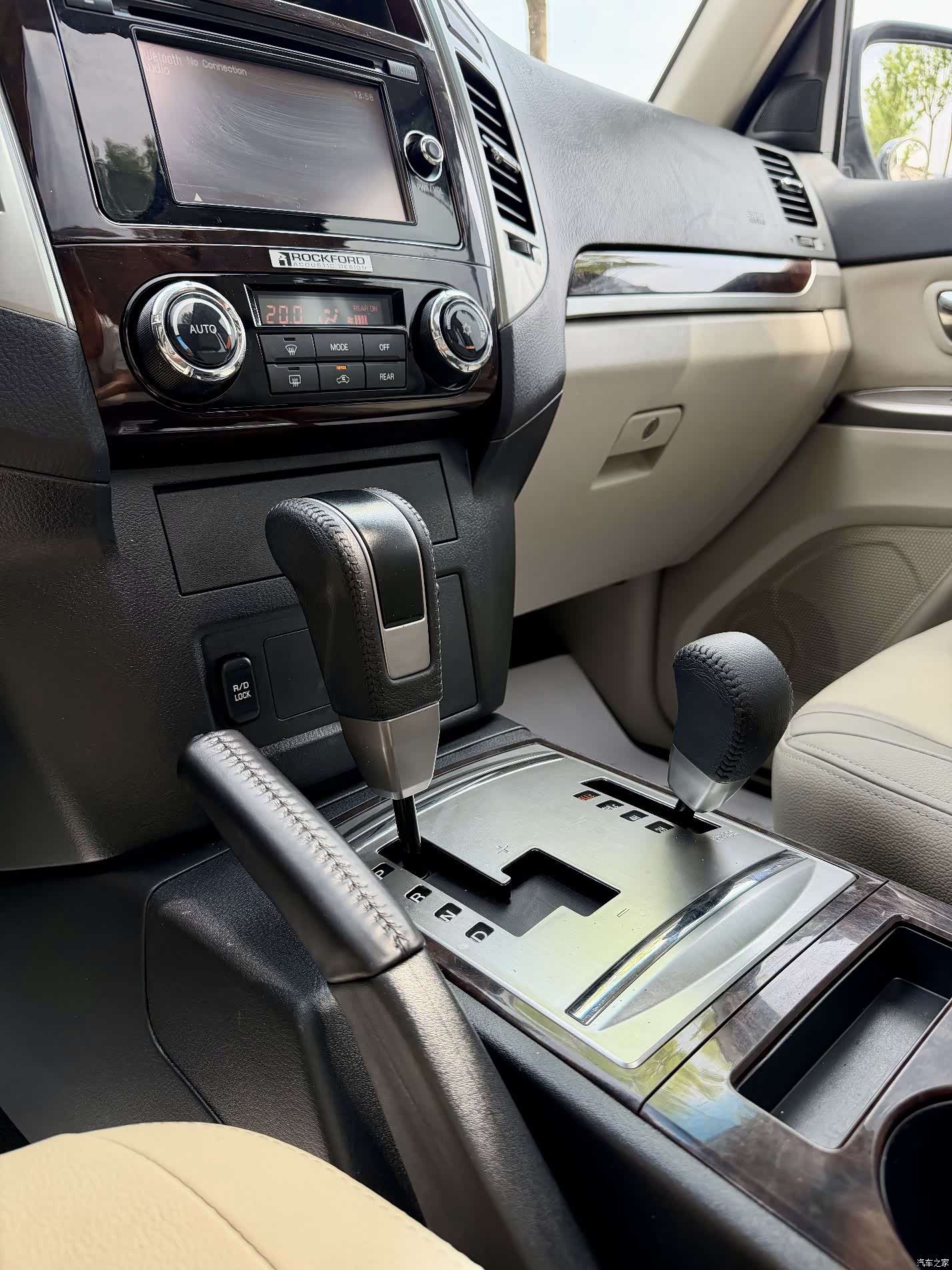 Mitsubishi Pajero, 2019 17