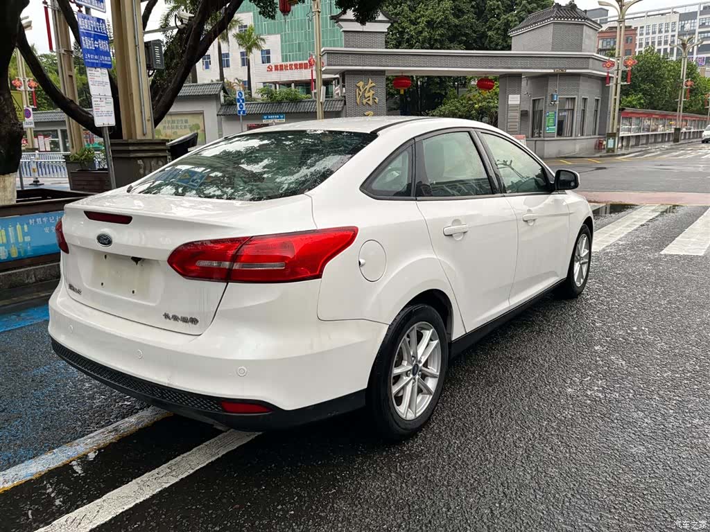 Ford Focus, 2015 7