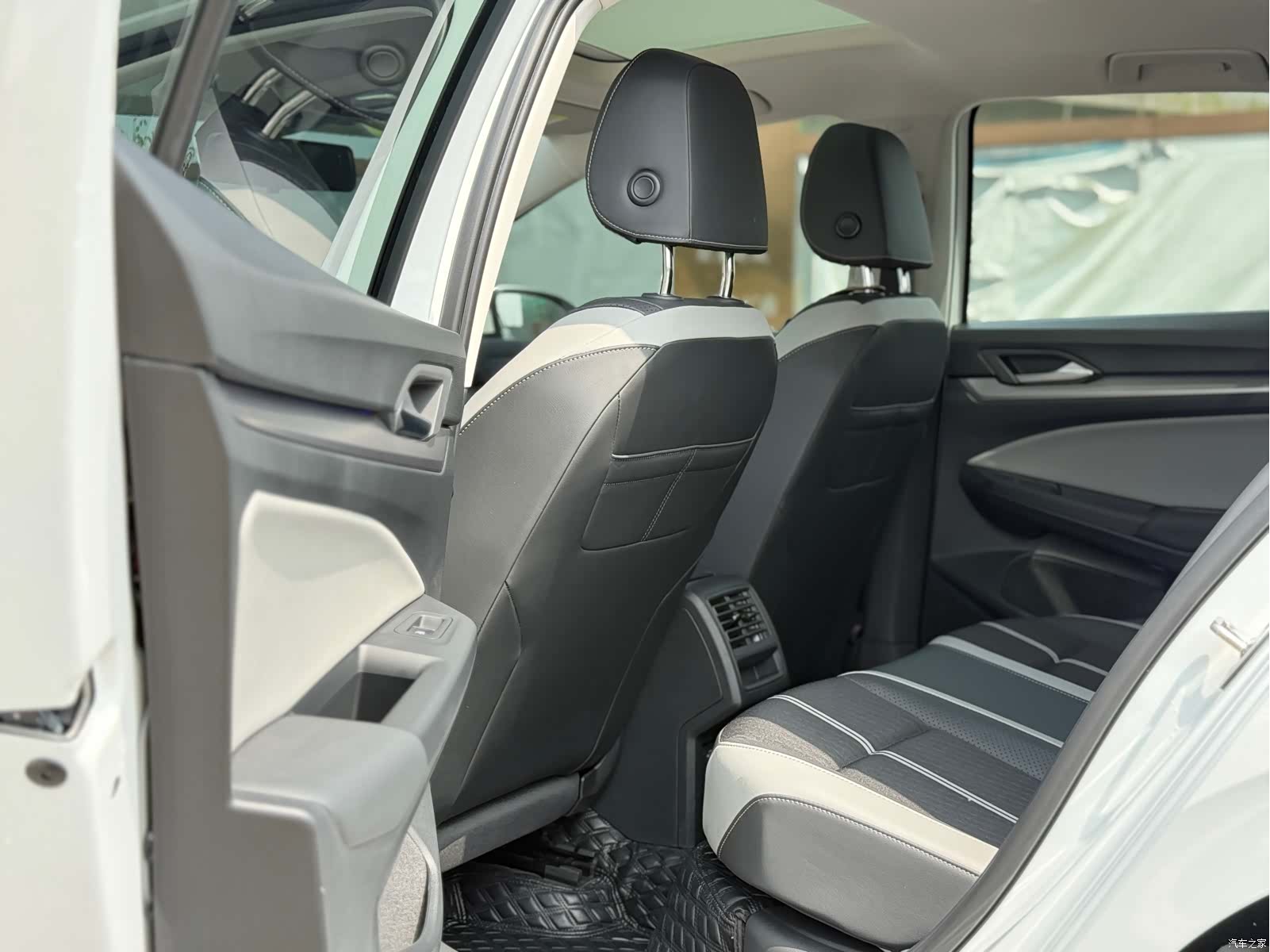 Volkswagen Golf, 2025 19
