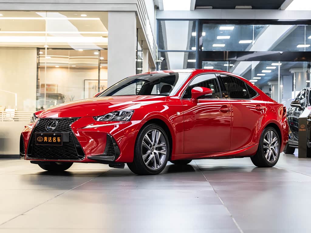 Lexus IS