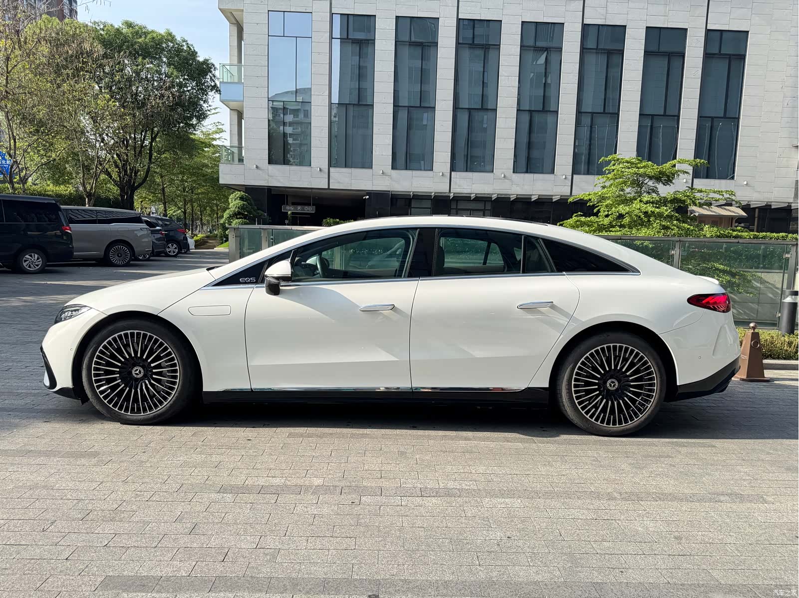Mercedes-Benz EQS, 2023 7