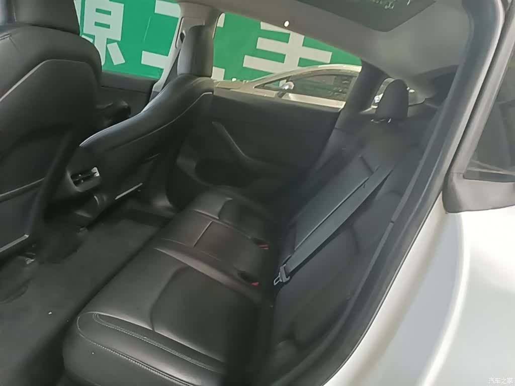 Tesla Model Y, 2023 17