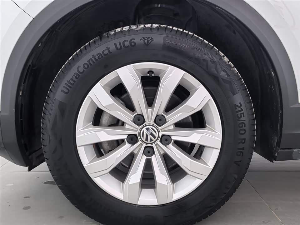 Volkswagen T-ROC exploring Songs