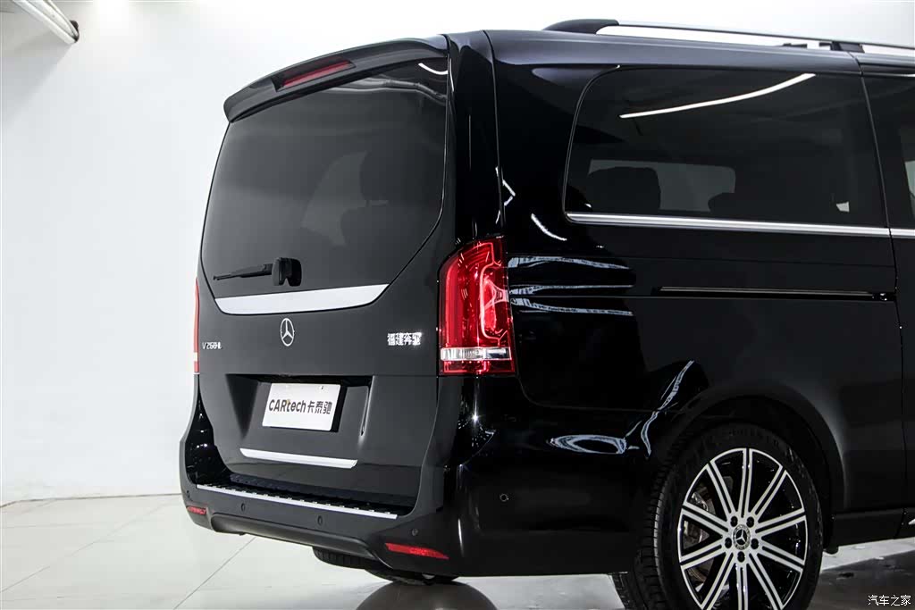 Mercedes-Benz V-Class, 2023 8